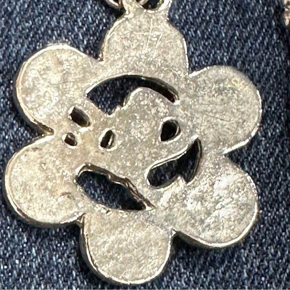 Vintage Spice Girls necklace, sparkly, flower shape, 1.25" diameter, rare - Picture 4 of 5